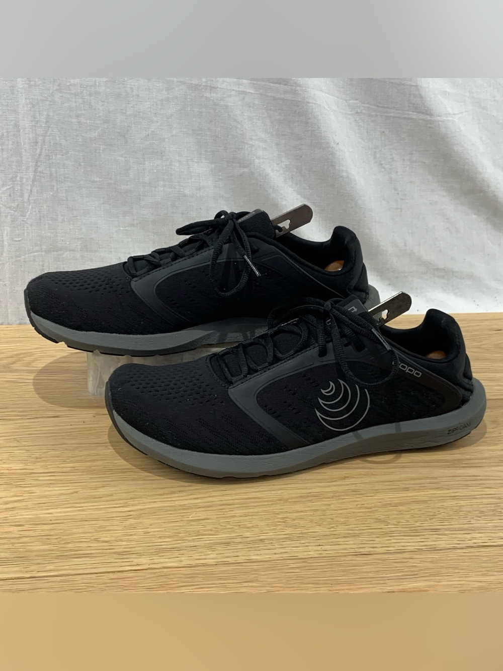 Topo Athletic ST-5 Men’s Size 8.5 Black Gray Athletic Running Shoes